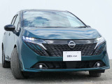 アダプティブLEDヘッドライト。フロントカメラで前方の状況を検知し対向車や先行車に眩しい思いをさせることなく必要なところだけを遠くまで照射します。