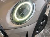 ●LEDヘッドライト:夜間走行時も良好な視界を確保し安心して運転できる高輝度LEDヘッドライトを装備!点灯速度が早く、消費電力も抑えられています。