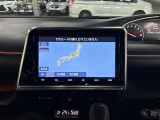 ディスプレイオーディオやカーナビは、現代のドライブにおいて欠かせない装備のひとつです。初めての場所でも迷いにくく、快適なルート案内で運転をサポートします。移動中のエンターテインメント性も高まります。