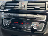 【左右独立式オートエアコン】☆運転席・助手席で個別に温度設定する事が可能。一定以上の大気中の有害物質を感知すると自動的に内気循環モードに切り替わるAUCを装備☆