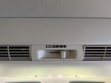 【後席シーリングファン】エアコンの風を後部座席まで届けてくれ、広い車内空間でも素早く快適な温度になります♪真夏や真冬に便利な機能です。