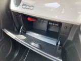 車検証や貴重品、小物を収納できます。
