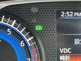 ハイビームアシストは周囲の明るさから対向車や先行車、街灯の有無などをフロントカメラが検知して、自動でハイビーム(上向き)とロービーム(下向き)を切り替える機能です。