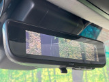 【デジタルインナーミラー】後席の大きな荷物や同乗者で後方が確認しづらい時でも安心!カメラが撮影した車両後方の映像をルームミラー内に表示。クリアな視界で状況の確認が可能です!
