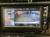 パノラミックビューモニター付きです。車両を上から見たような映像をディスプレイオーディオ画面に表示。運転席からの目視だけでは見にくい、車両周辺の状況をリアルタイムでしっかり確認できます。
