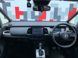 インパネ全体:視界が開けて前が見やすい設計です!安全に運転できます!