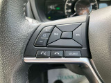 ハンドル左側 便利なナビの操作スイッチ。運転中でも、ハンドルから手を放さずに操作できるので、安全です!