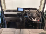【前方視界】開放的な前方視界!運転がしやすく疲れにくいです♪窓が大きく、見通しがとっても良いおクルマですよ♪