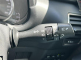 【オートライト(AUTO)】外の明るさをシステムが感知して、自動でヘッドライトが点灯します。ヘッドライトをつけ忘れを防ぐ便利機能です。