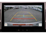 【バックモニター】 後退時に車両の後ろ側を表示します。車庫入れなどでバックする際に安心です。