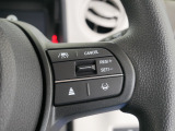 【ACC〈アダプティブ・クルーズ・コントロール〉】予め設定した車速内でクルマが自動的に加減速。前走車との適切な車間距離を維持しながら追従走行しドライバーの運転負荷を軽減します。