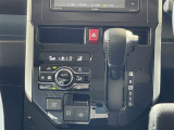 オートエアコン♪お好みの温度に設定するだけで車内を快適空間にしてくれますよ♪
