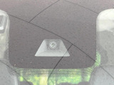 【三菱e-Assist】走行中に前方の車両等を認識し、衝突しそうな時は警報とブレーキで衝突回避と被害軽減をアシスト。より安全にドライブをお楽しみいただけます。