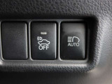 オートマチックハイビームとは、先行車や対向車のライトを認識し、ハイビームとロービームを自動で切り替える機能です。夜道の視界を確保します。詳細は販売店スタッフまでおたずねください。