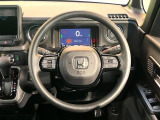 インテリアに合わせたデザインのステアリングは、運転される方のことも考え、運転しやすい形状、大きさです。是非一度、実際に触ってお確かめください。