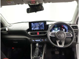 オシャレなインテリアで運転する気分も盛り上がりますよね^^