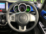【ステアリングスイッチ】運転中、前方から目線をそらすことなく、オーディオ等の操作が可能な便利機能!安心&快適なドライブを演出してくれます♪