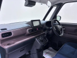 ダイハツのお店では、ダイハツ車を知り尽くしたプロフェッショナルが、専用の診断機器を使って各システムを点検しております。