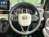 インテリアに合わせたデザインのステアリングは、運転される方のことも考え、運転しやすい形状、大きさです。是非一度、実際に触ってお確かめください。