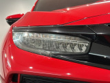 LEDヘッドライトは、点灯の瞬間から最大光量を発揮し、突然暗くなるトンネルなどでの安定感を高めます。