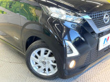 【LEDヘッドライト】悪天候や夜間走行時も良好な視界を確保し安心して運転できる高輝度LEDヘッドライトを装備!点灯速度が早く、消費電力も抑えられています。