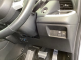 左側に高速で便利なETCがあり、横滑りを防ぐVSAなどのスイッチは、運転席の右側、手の届きやすい位置にあります。