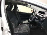 高いホールド性で運転姿勢が安定します。長距離ドライブでも疲れにくいのが魅力です。快適なドライビングライフをお送りください♪