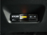 ◆ETC2.0装着◆進化したドライブ体験。料金収受システムだけだったETCが生まれ変わって、高速道路を賢く使うETC2.0に進化しました。多彩な情報サービスが便利で快適なドライブ体験を提供します。