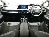 高いホールド性で運転姿勢が安定します。長距離ドライブでも疲れにくいのが魅力です。快適なドライビングライフをお送りください♪
