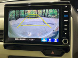 【バックカメラ】駐車時に後方がリアルタイム映像で確認できます。大型商業施設や立体駐車場での駐車時や、夜間のバック時に大活躍!運転スキルに関わらず、今や必須となった装備のひとつです!