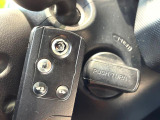 【キーレス】少し離れた場所からでもボタン一つでドアの開錠・施錠ができるのでとっても便利!ドアの鍵穴周りに傷をつけることもありません♪