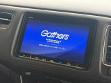 インテリアに馴染む純正ナビがついております。Honda自慢のインターナビは渋滞情報だけでなく天気情報、災害情報、安否情報など多彩な情報をご提供するHonda独自の「通信型ナビ」となっております。