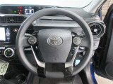 ステアリングから手を離さず、運転に集中したままオーディオ等の操作ができます。