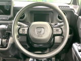 インテリアに合わせたデザインのステアリングは、運転される方のことも考え、運転しやすい形状、大きさです。是非一度、実際に触ってお確かめください。