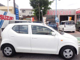 国の指定を受けた自社工場で、整備士が車検と点検整備を行っております。
