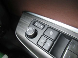 駐車時や狭い道でのすれ違い時に気を使うミラー。電動格納式ドアミラーはそんな時に便利です。