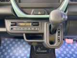 家庭用エアコン同様に温度設定するだけで室内温度を快適に保ってくれる フルオートエアコンを装備しています!