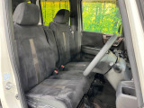 運転席シート廻りは使用感も少なく、良好な状態となっています。前オーナー様が丁寧に使っていたことがよくわかりますね。