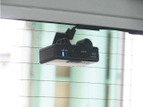 この車にはリアにもドライブレコーダーを装備しております◆映像・音声などを記録する自動車用の装置です。 もしもの事故の際の記録はもちろん、旅行の際の思い出としてドライブの映像を楽しむことができます。