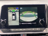 アラウンドビューモニターは4方のカメラで真上から車を見たようにモニターで確認ができる日産の自慢の装備です。前後センサーにより移動物検知、障害物検知をして画面に表示。是非実際の車で体感してみてください。