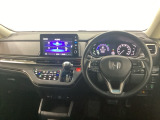 車内は光触媒抗菌消臭施工済です。スタイリッシュなデザインでスポーティなインパネ周りを演出します。グローブボックスやカップホルダーのほかにトレーなどたくさんの収納スペースが付いています。