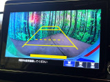 【バックカメラ】駐車時に後方がリアルタイム映像で確認できます。大型商業施設や立体駐車場での駐車時や、夜間のバック時に大活躍!運転スキルに関わらず、今や必須となった装備のひとつです!
