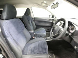 ゆったり室内で運転もしやすいです♪使い勝手の良い配置も考えられています!!