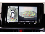 車両を上から見たような映像表示するパノラミックビューモニター付き!