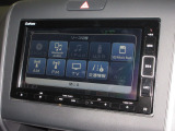 純正メモリーナビ(VXM-214VFi)を装着しております。AM、FM、CD、DVD再生、Bluetooth、音楽録音再生、フルセグTVがご使用いただけます。初めて訪れた場所でも安心ですね!