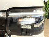 【シーケンシャルターンランプ付きLEDヘッドライト】人気の『流れるウィンカー』付きのLEDヘッドライトを装備♪高級感はもちろん、点灯時は存在感たっぷりで他車からも認識されやすく安心です。
