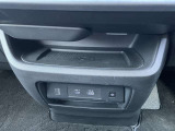 インパネ全体は写真の通りです!広々の運転席!運転席周りのボタンも操作しやすいです!写真で見切れている部分で見たい箇所があればお気軽にお問い合わせください!!