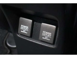 後部座席用にUSBオーディオ用ソケットがついていますので携帯電話などを接続すれば充電が可能です!