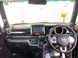 フロントガラスが大きく、ワイドな視界で運転もしやすくなるように、設計されています。