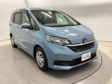 狭い駐車場でも、スライドドアならチャイルドシートへのお子さまの乗降や荷物の積載もスムーズ。